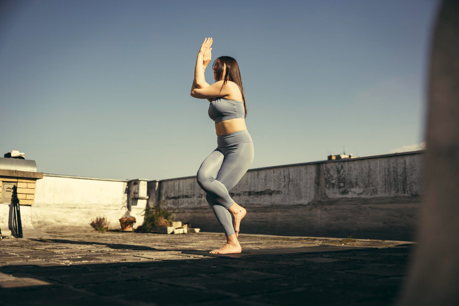 Garudasana La Posture De L Aigle En Yoga Difficile Visa Forme