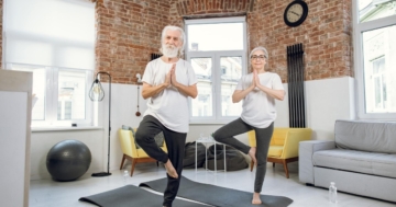 postures yoga à deux