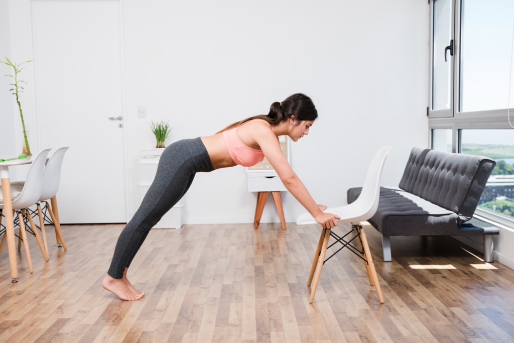 yoga sur chaise maigrir